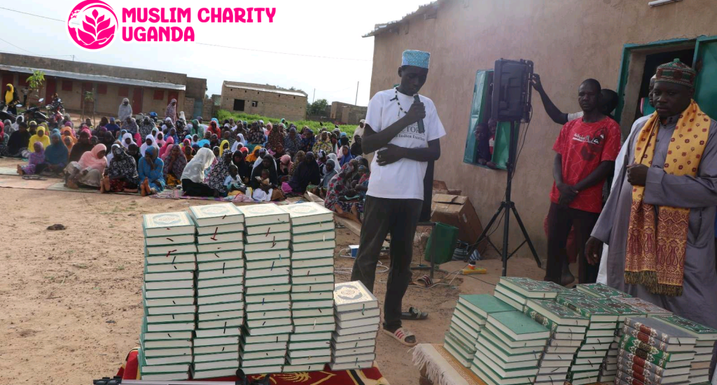 -04-burkina-fasoda-yerel-halka-kuran-i-kerim-dagitimi-04-jpeg